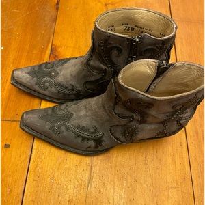 Fabulous Corral western bootie only worn in doors. Very comfortable, very sassy.